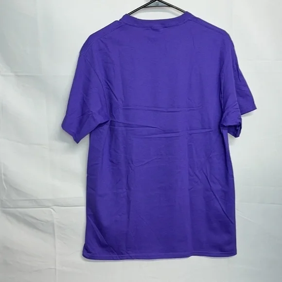 Love starts with a wet nose and ends with a wagging tail. Tee shirt. Purple new - Picture 2 of 2